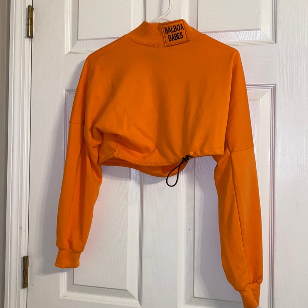 Beautiful Orange lightweight crop sweater size small